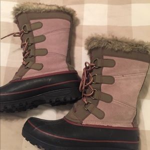Khombu waterproof winter boots with fur trim